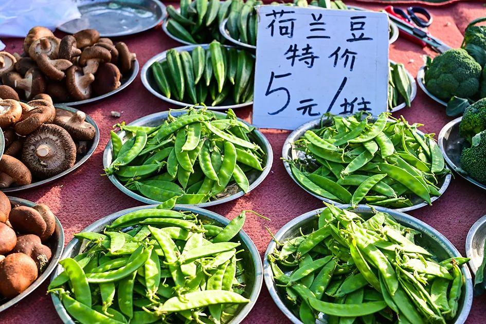 西山脚下的早市,闲逛最具人间烟火气的早市