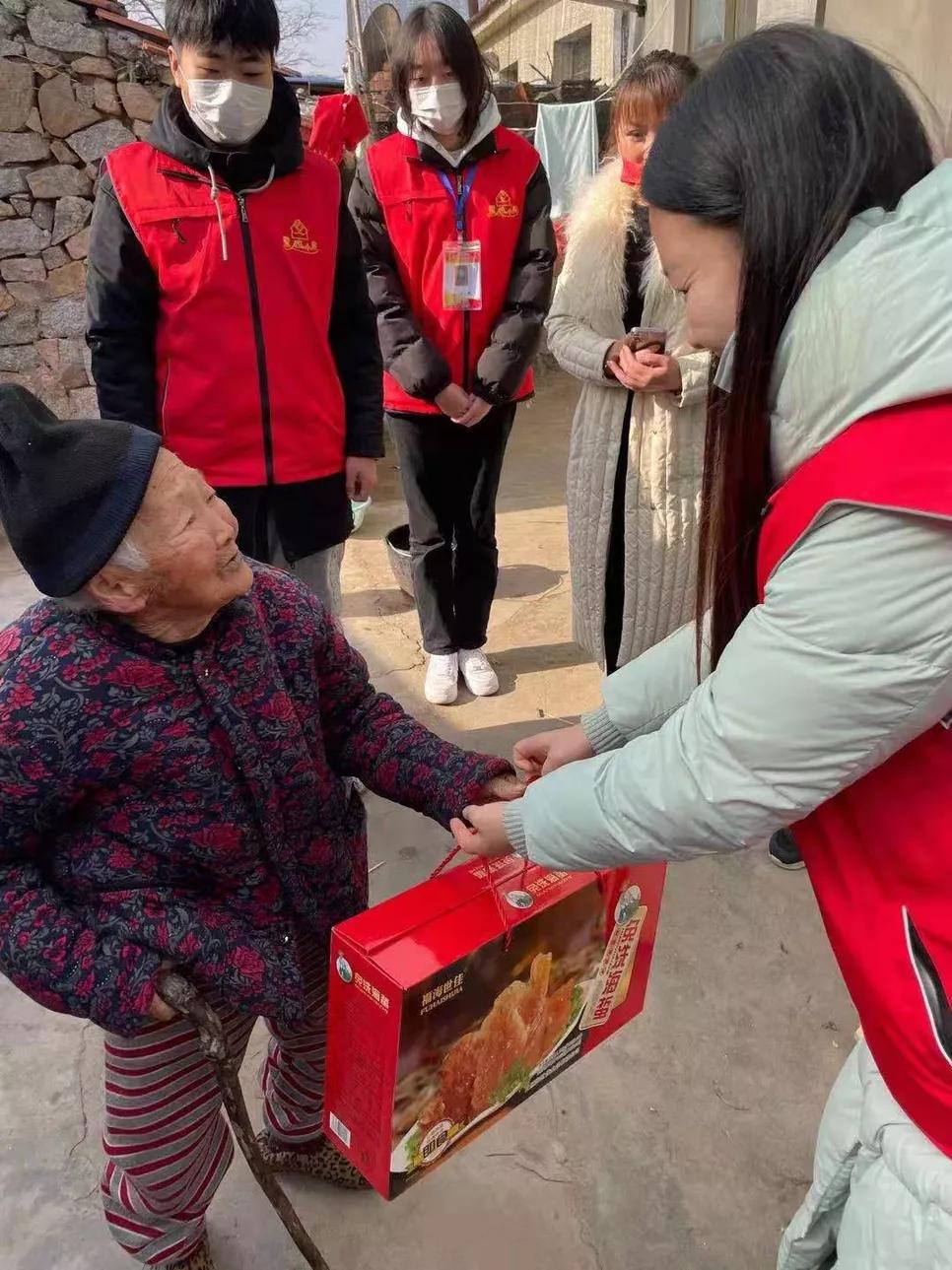 新时代文明实践春节期间志愿活动,文明实践树新风志愿服务暖人心