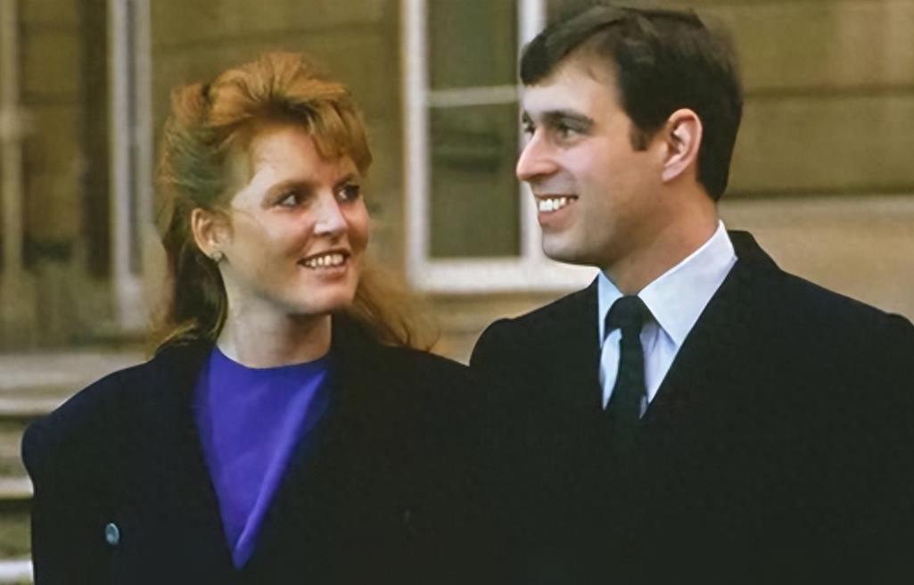 1992年,英国王室曝出丑闻:37岁富商吮吸着33岁王妃的脚趾