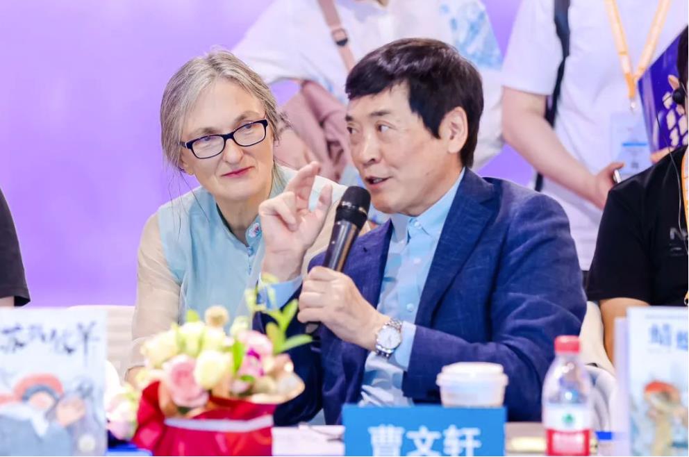 拿着搭名人便车的高贡献学者榜单去攻击曹文轩，流量号的节操呢？