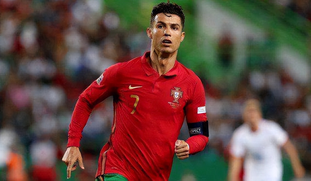 足坛2021梅西年薪,足球年薪最高的人c罗