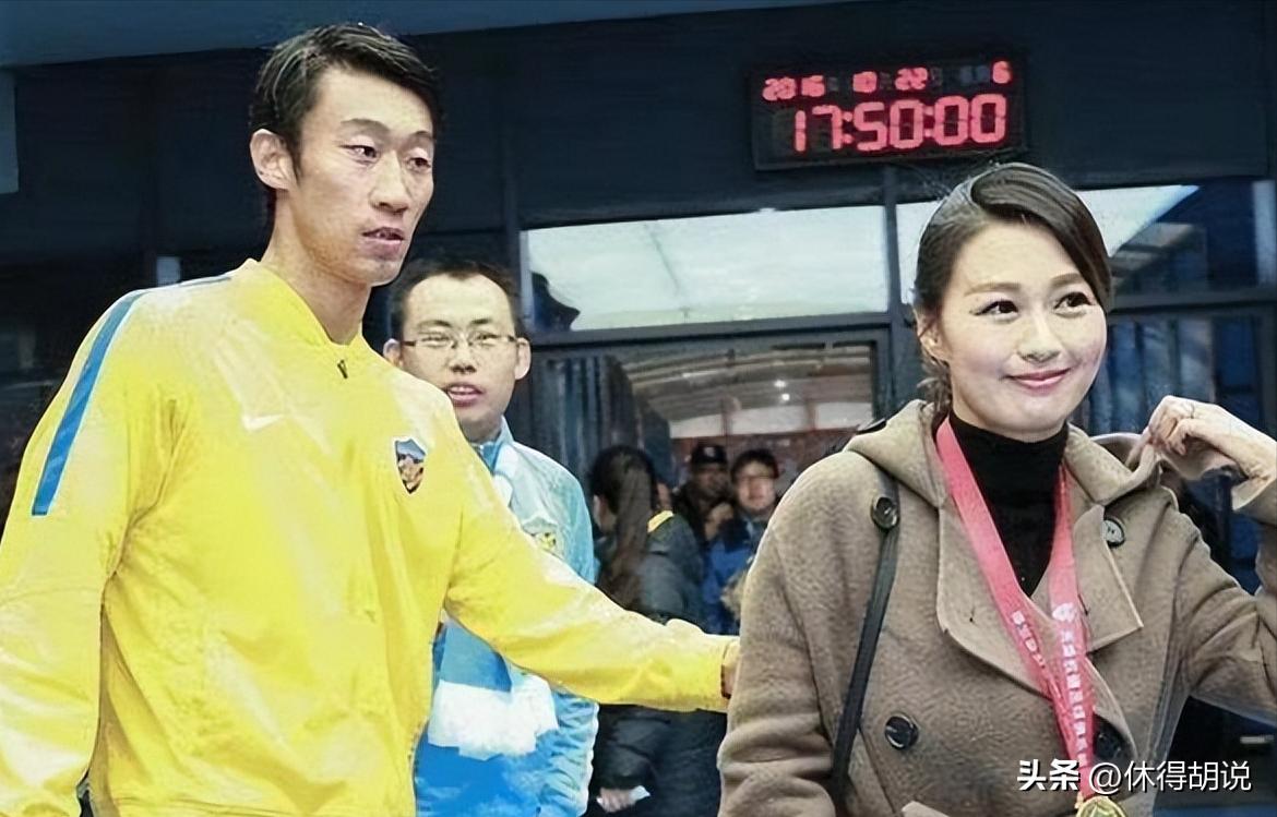 球迷对男女足的态度，可看出中国足球的两个极端，男足该何去何从