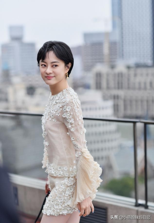 适合头发多的减龄烫发,今年最适合的短头发烫发