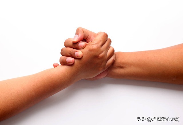 女生的爱情和友情哪个重要,爱情亲情友情哪个重要