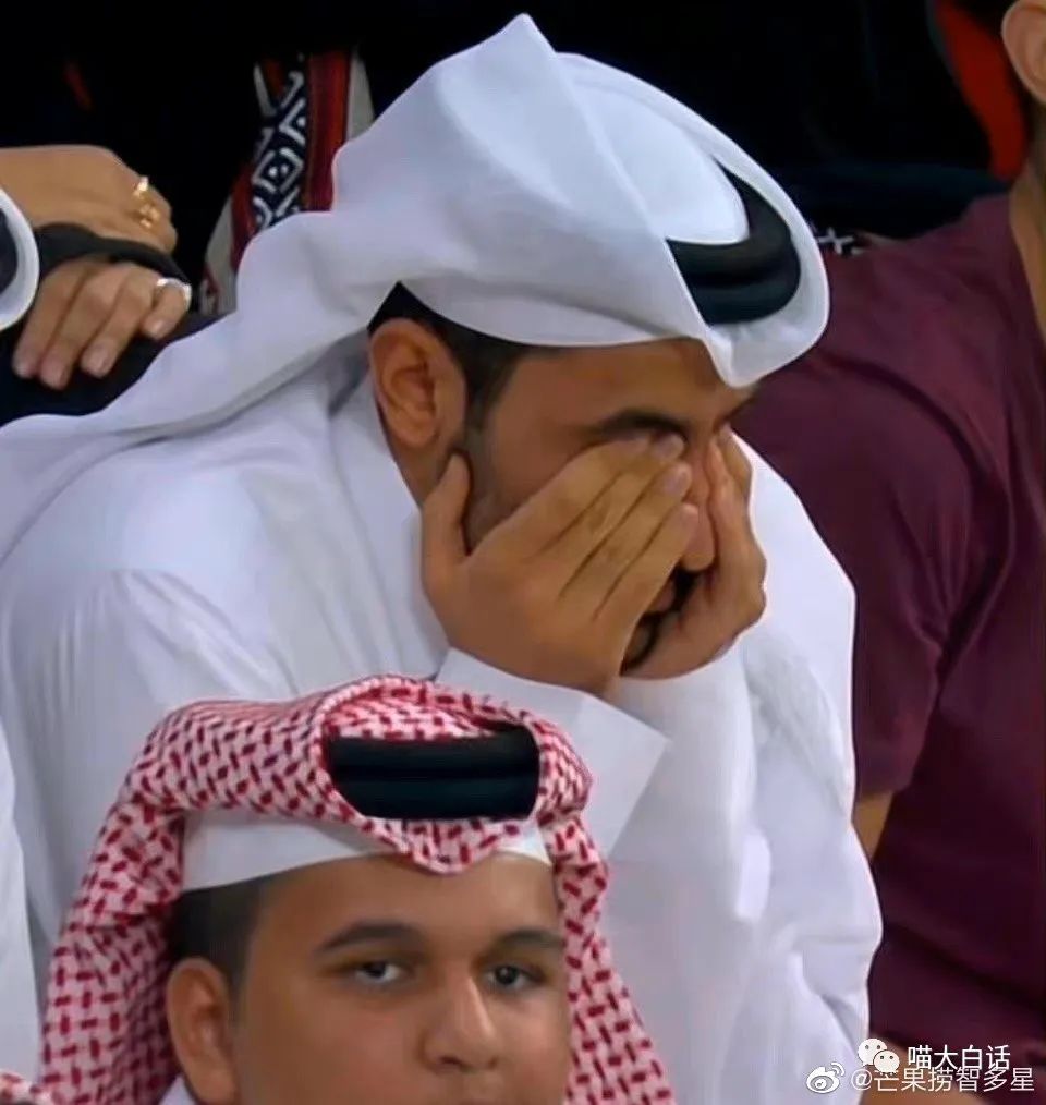 当富豪看到自己的国家队输球后...哈哈原来有钱人也会不高兴！