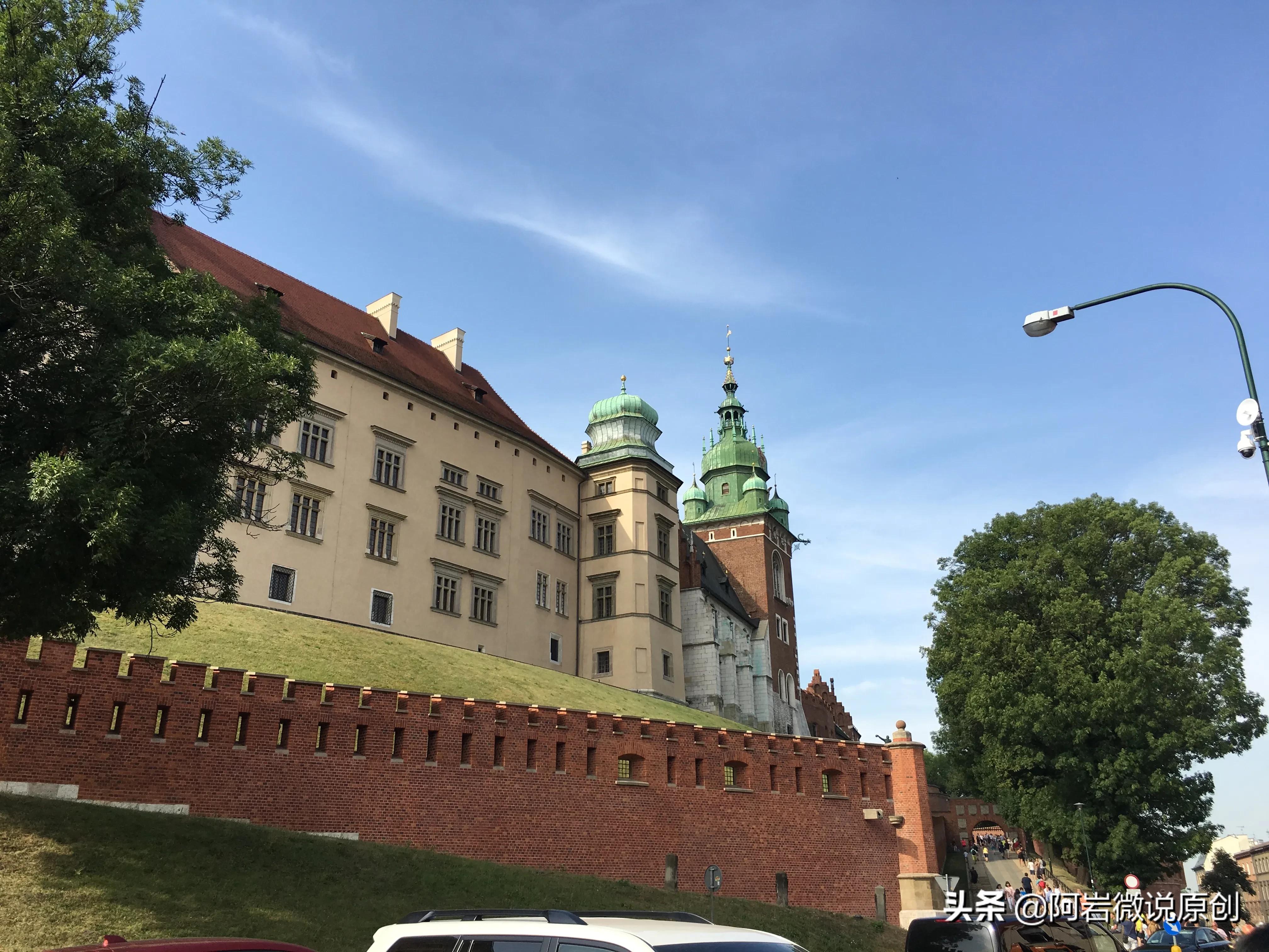 波兰克拉科夫晚上玩什么球,波兰克拉科夫中世纪风情