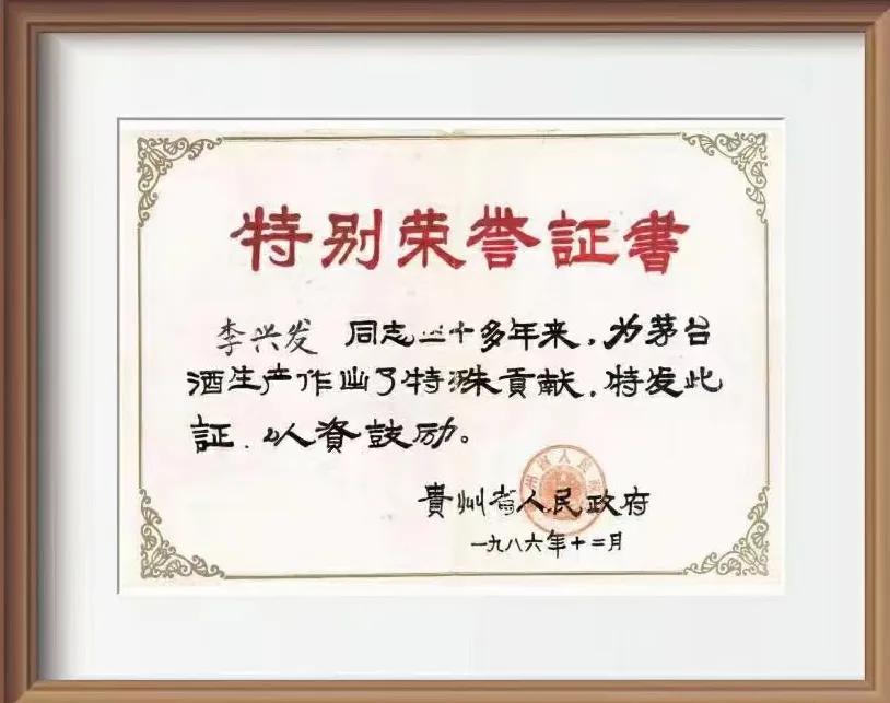 白酒勾兑和纯粮酒瓶标志,白酒酒瓶上没有配料标识是什么酒