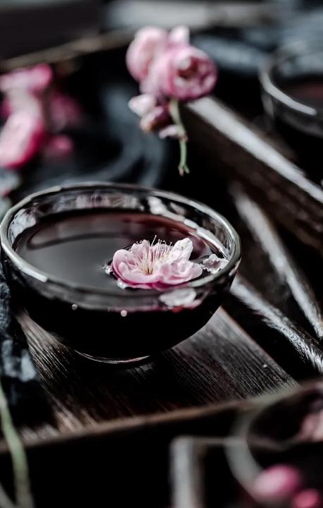 「诗词鉴赏」冬夜饮酒，一杯酒温暖整个冬天