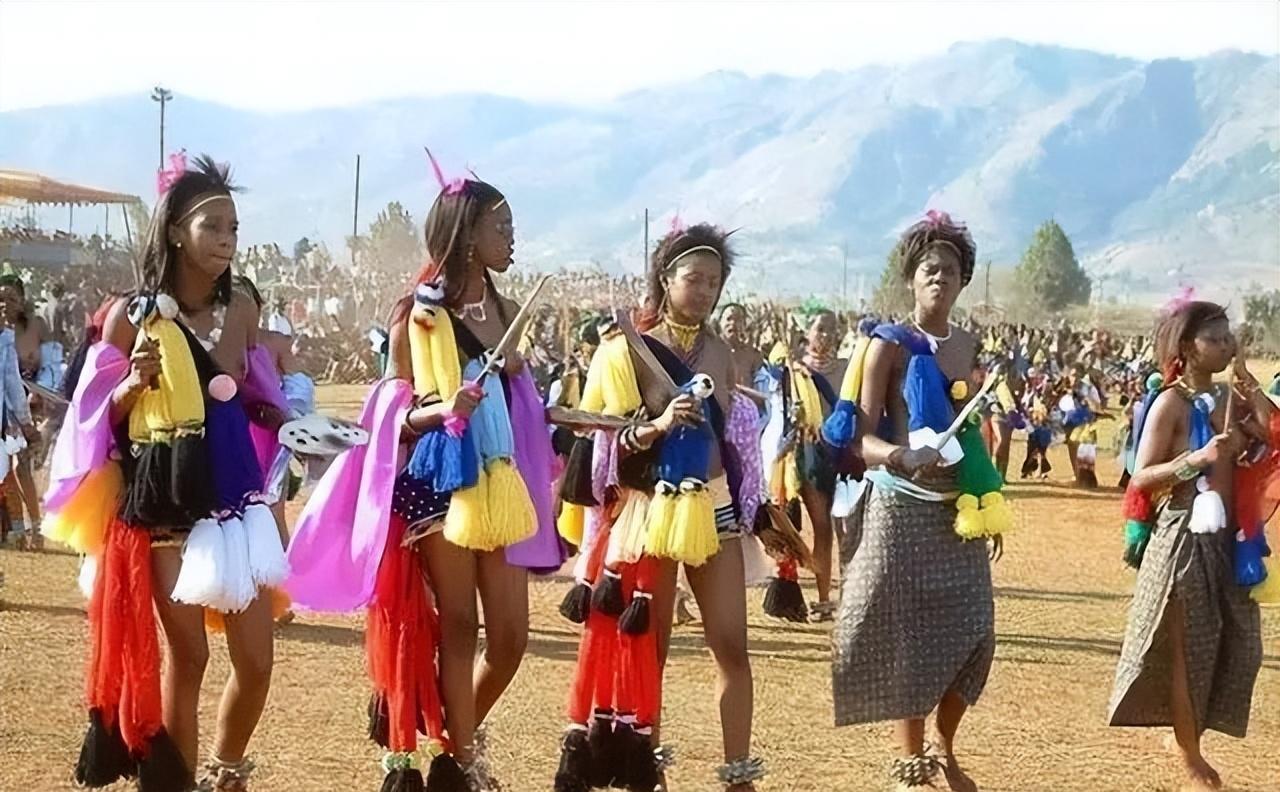 艾滋病在非洲小国肆虐，为了预防疾病，国王：女性全国不得穿裤子