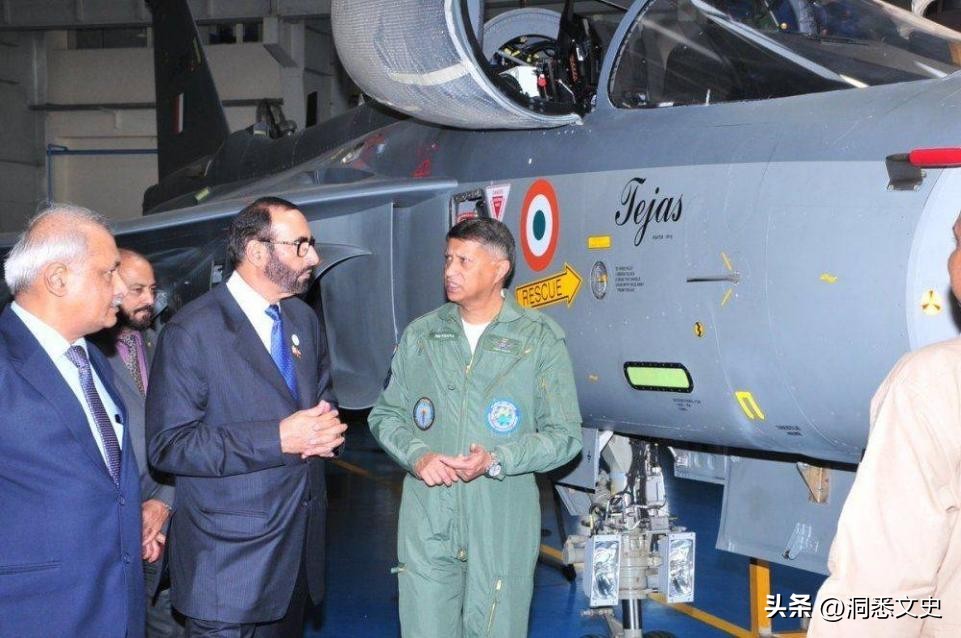 12亿美元买一架飞机，被外国轮着坑，印度是如何成为*火军**韭菜的？