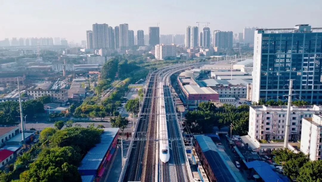 这条铁路的风景一年四季都美如画,八条高铁专线欣赏沿途风景