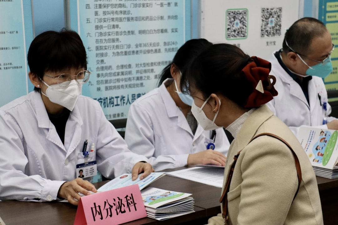 郑大一附院义诊活动视频,郑大二院义诊