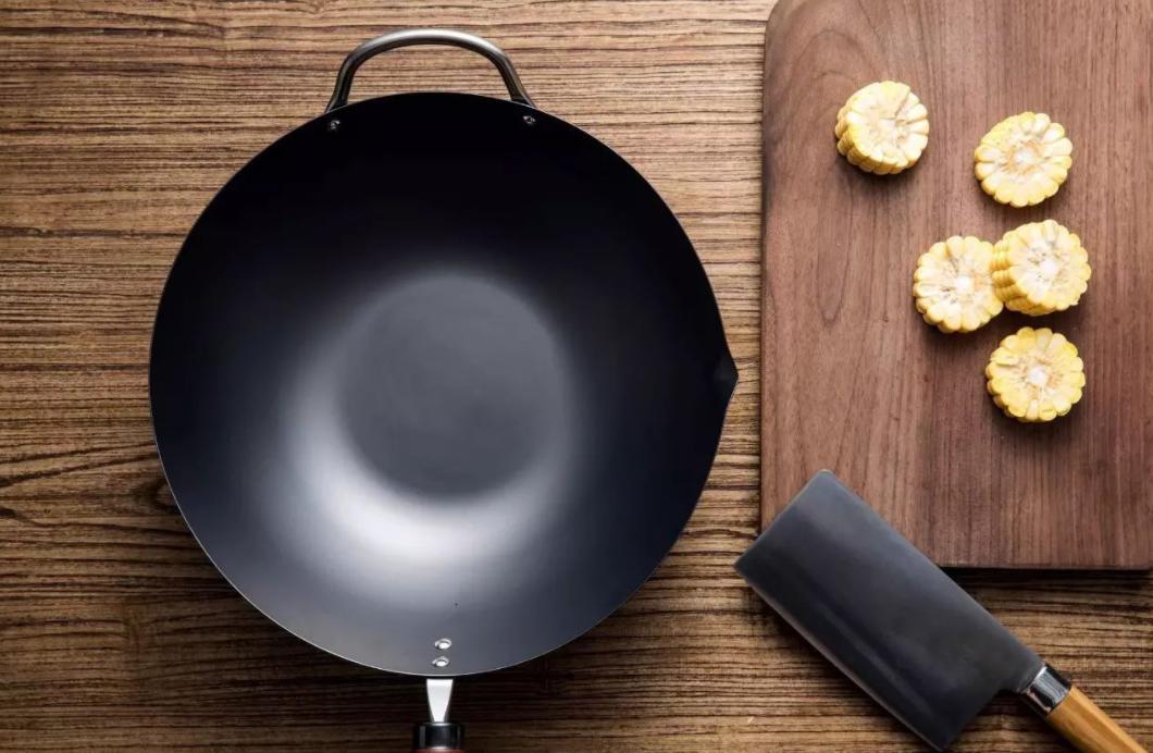 为什么人们都要用铁锅,是生铁锅好还是熟铁锅好用