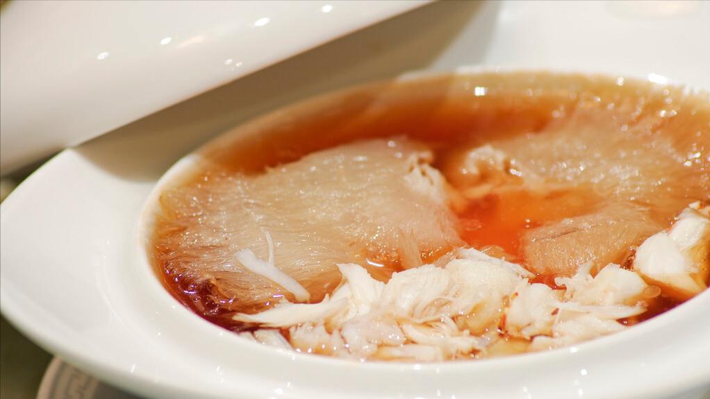 为什么鲨鱼只要鱼翅不要鱼肉呢,鲨鱼的鱼翅是什么味