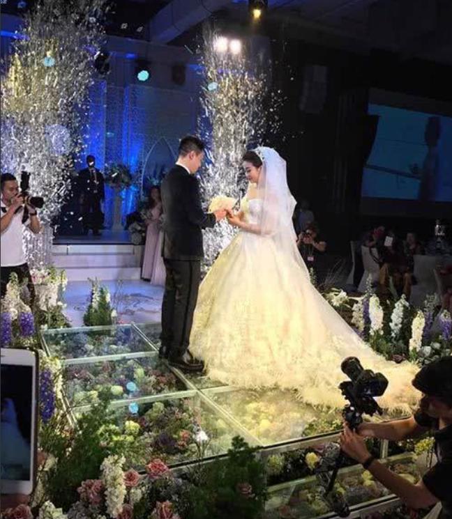 90后越南姑娘嫁给中国人,越南90后单身美女