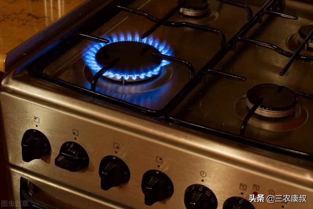 农村烧炕取暖要注意这些,生炉子烧炕取暖