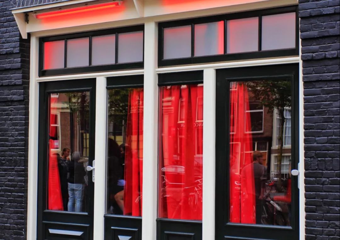 开车去欧洲第23集:在阿姆斯特丹*灯区红**,2名荷兰壮汉挑衅被我怼