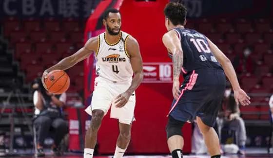 辽宁vs浙江付豪盖帽,半决赛第三场辽宁球员付豪得分