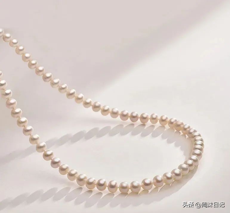 一生一条珍珠项链年轻时髦,女人一生必须要有条珍珠项链