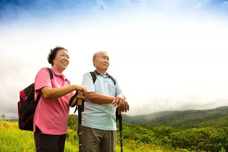 一次交谈让我醒悟，把父母送去旅居养老，比去养老院还要舒服