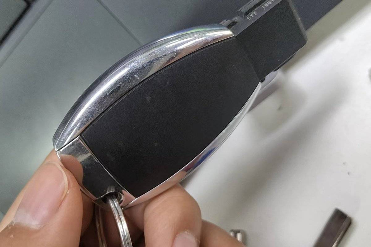 电动车大灯进灰怎么解决,大灯内部有灰