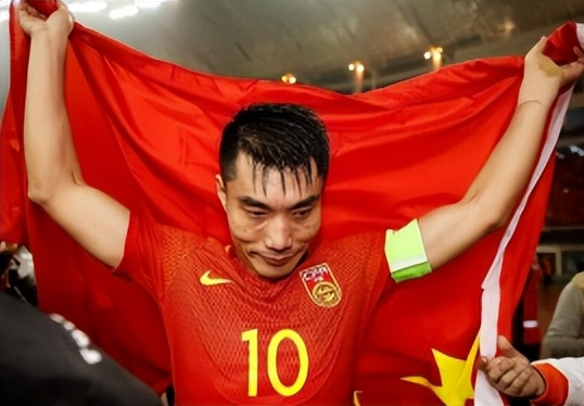 国足0比1卡塔尔韦世豪表现,“退钱哥”：国足踢得丑陋且讽刺