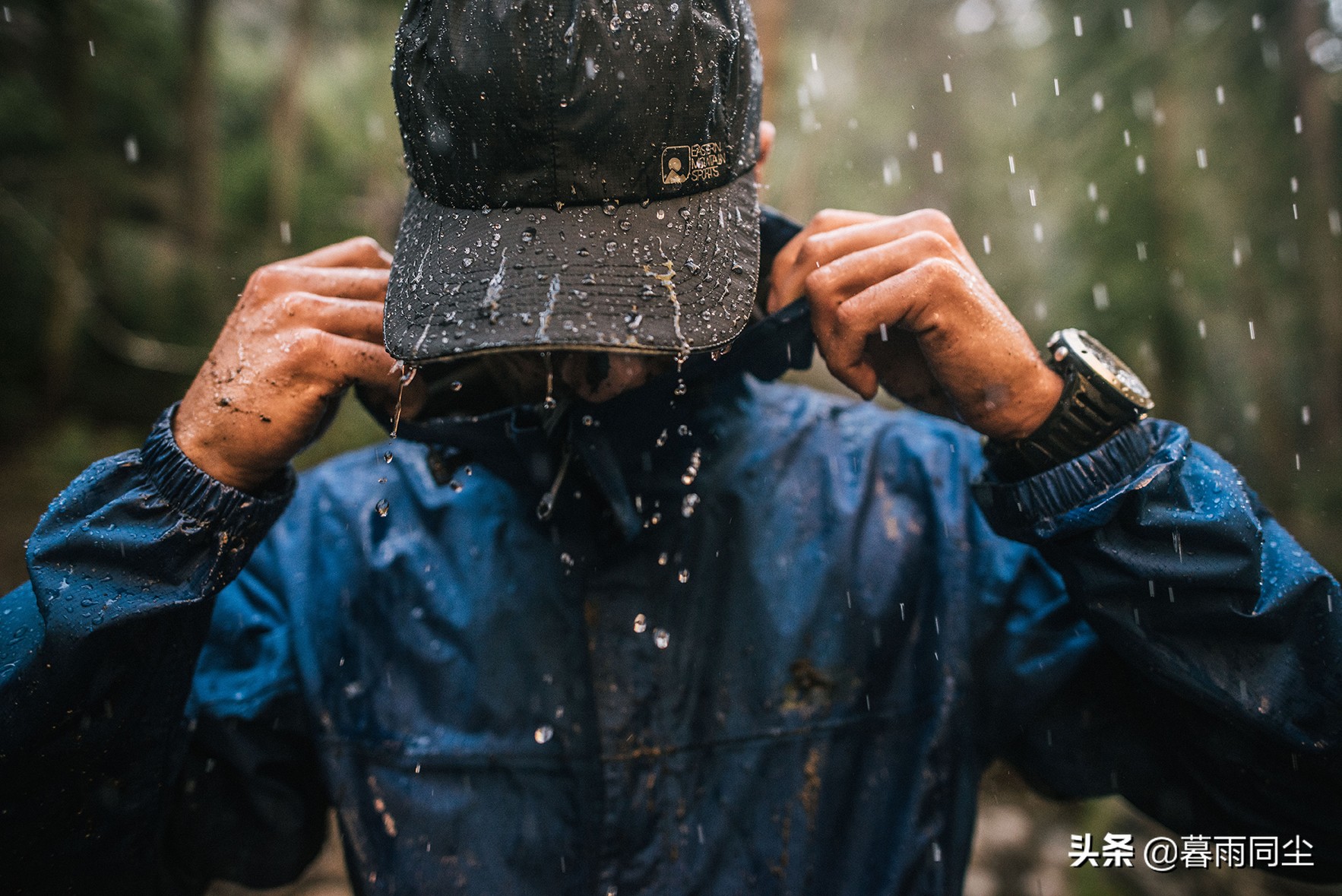 野外遇到暴雨应对方法,户外下雨技巧