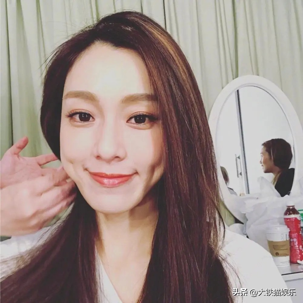 割过双眼皮的女明星对比,割双眼皮失败的明星谁最惨