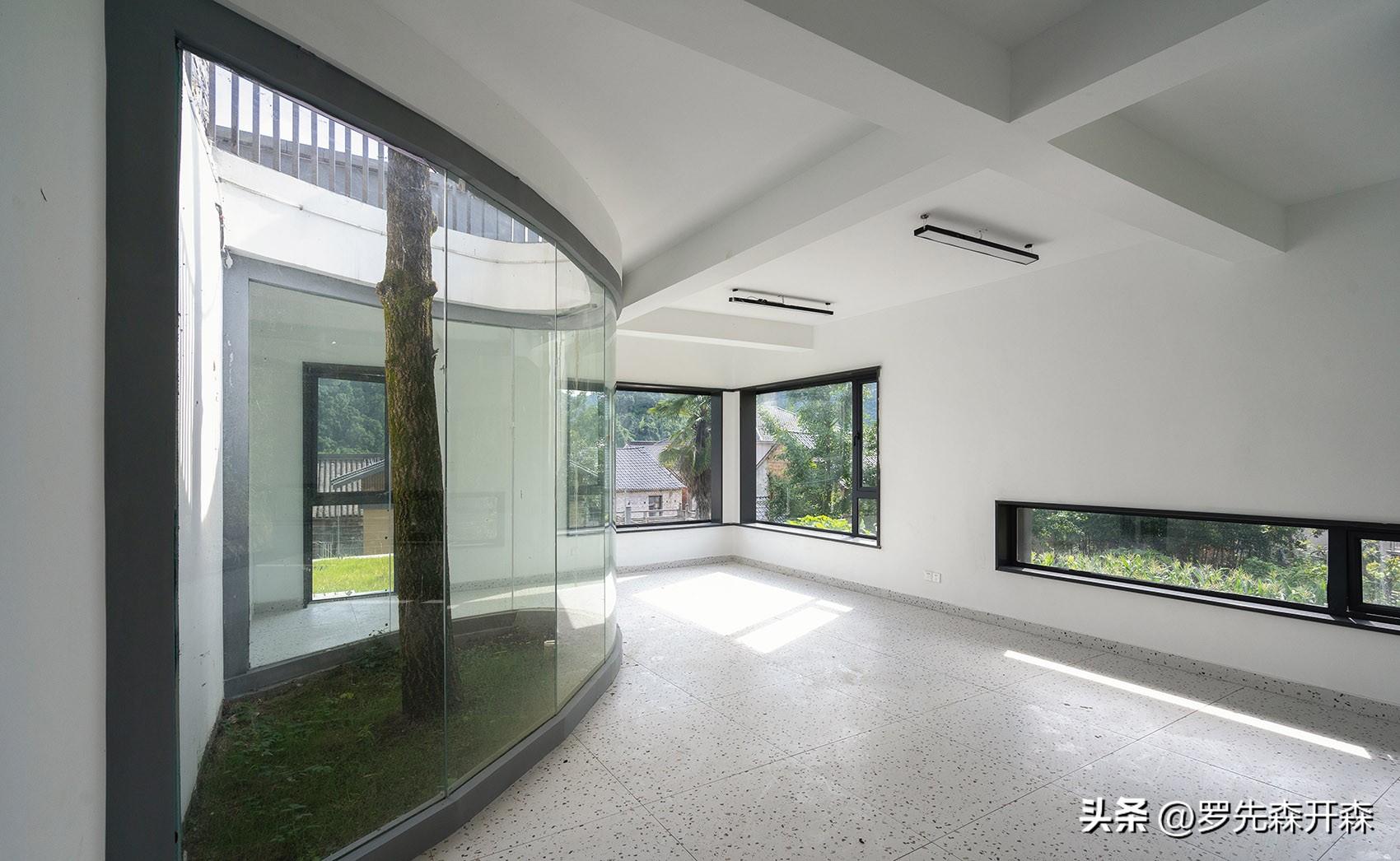 残破倒塌的石房与土屋的改造新生，杭州——让建筑空间与自然对话