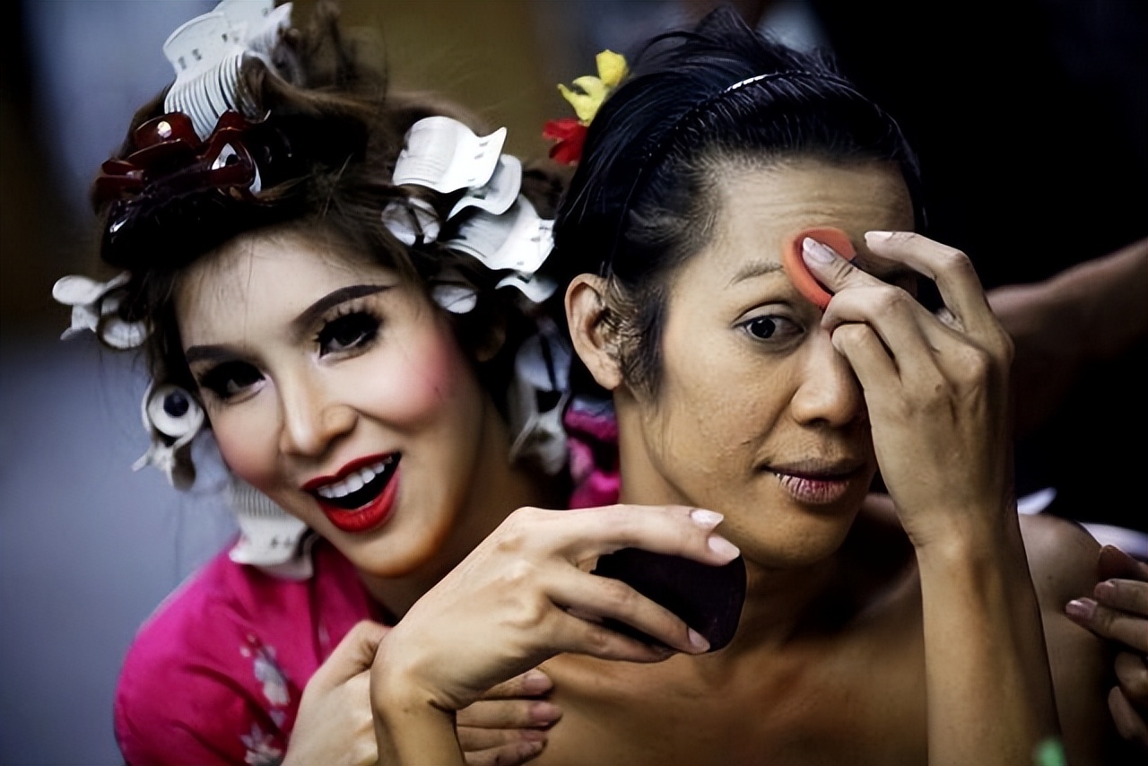 27岁美国男子意外生下一个小孩,世界首例男子成功怀孕