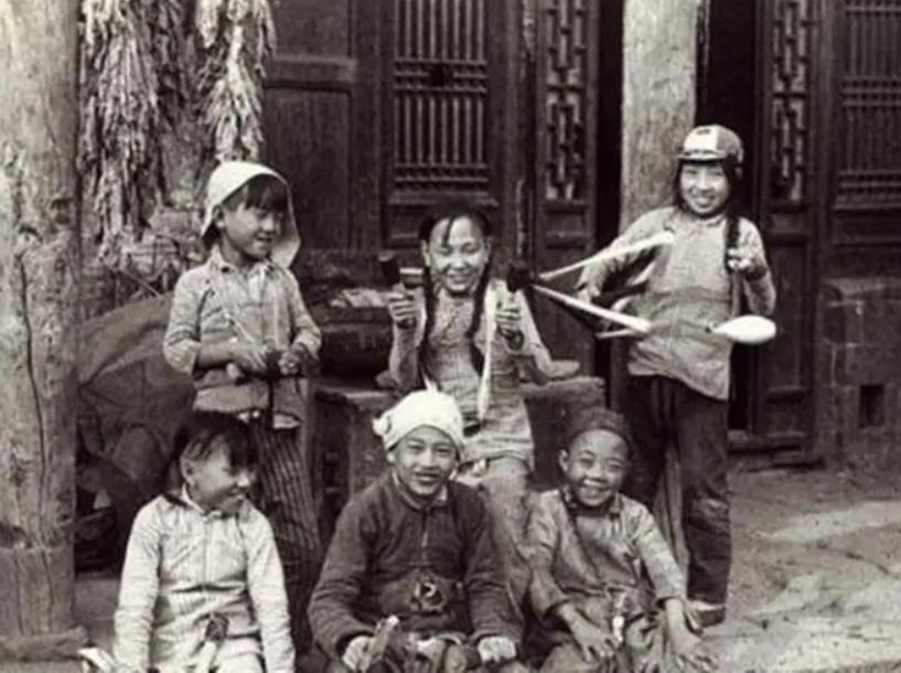 1945年的日军抓孩子,1945年日本俘虏有多少