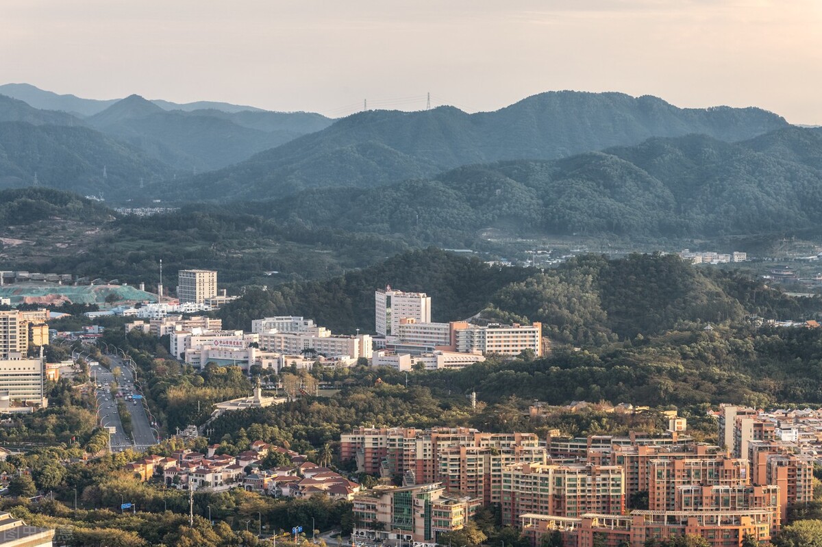广东最高峰山顶,珠三角第一高峰在哪里