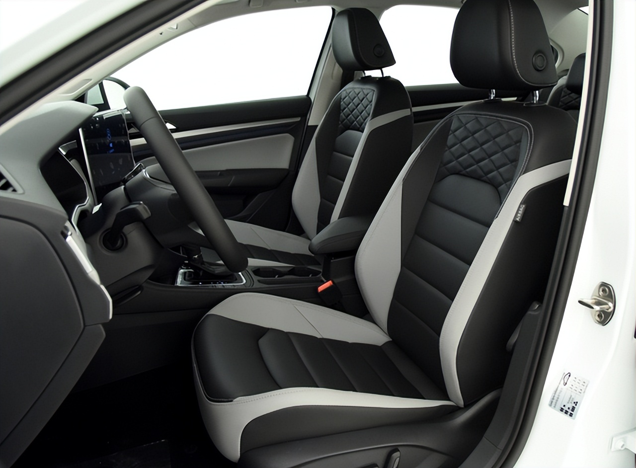 新宝来哪一年上市的,新宝来还出手动吗