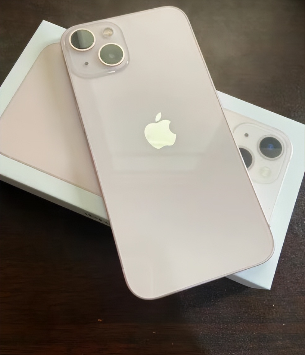 有人打工挣钱后,买的第一部手机为啥是iPhone而不是安卓旗舰机?