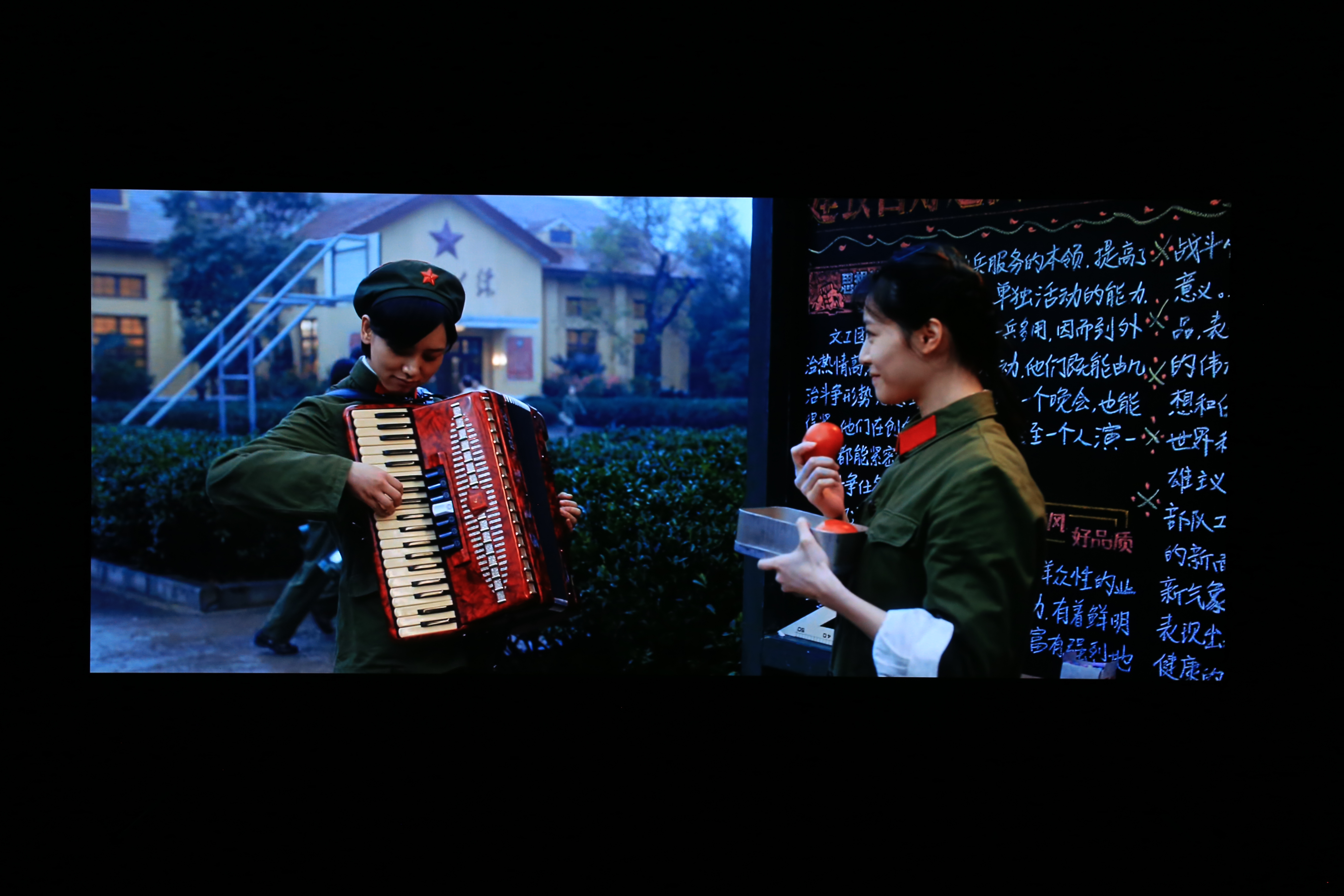 小米oled77寸,小米6oled和至尊版哪个好