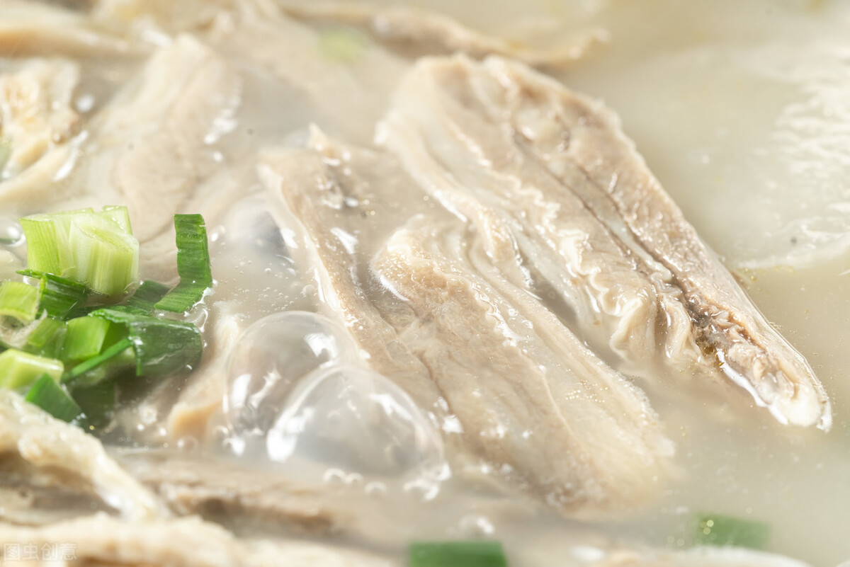 炖羊肉的正确方法与配料,炖羊肉只需三样料汤鲜肉香没膻味