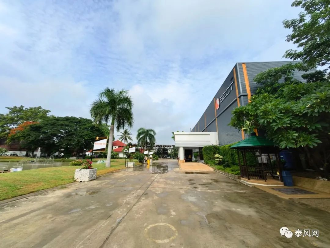 泰华女企业家卢嫣打造“天龙电子”企业泰中文联拜访团参观取经