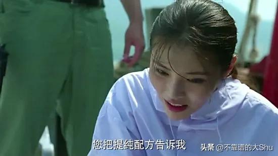 她身材高挑,她身材苗条