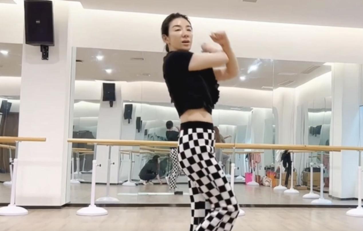 素颜是灾难，化妆是整容，这9位女明星的真实颜值，前后反差巨大