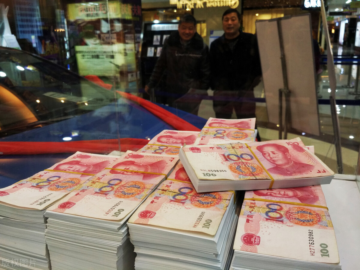 在银行取款要手续费吗,在银行取钱有限制金额吗