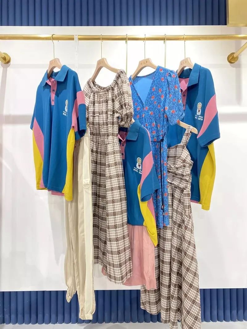 乐町女装最新款裙子,秋冬季新款连衣裙乐町