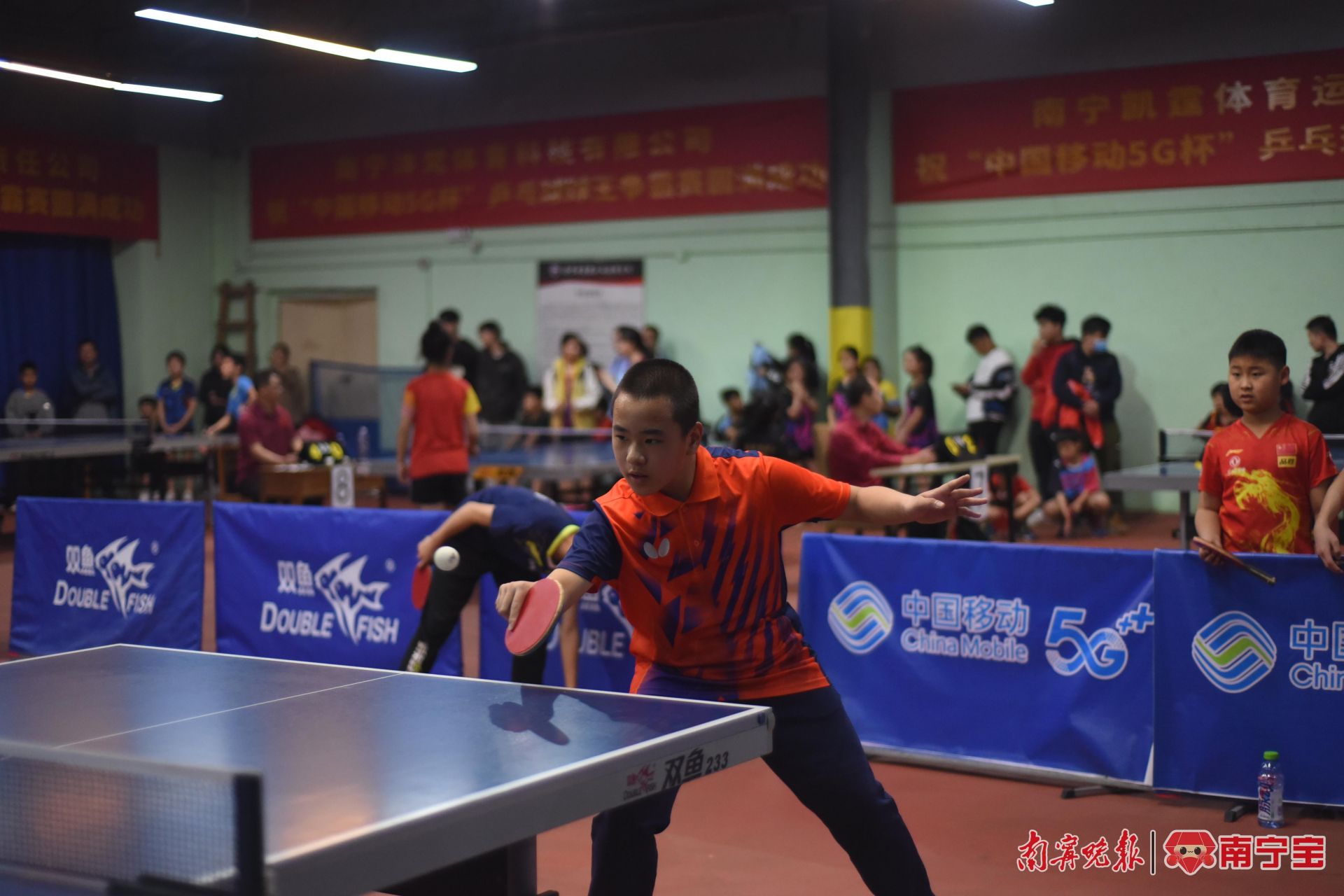 杭州700余名乒乓小将争夺冠军宝座,广西南宁业余乒乓球比赛视频