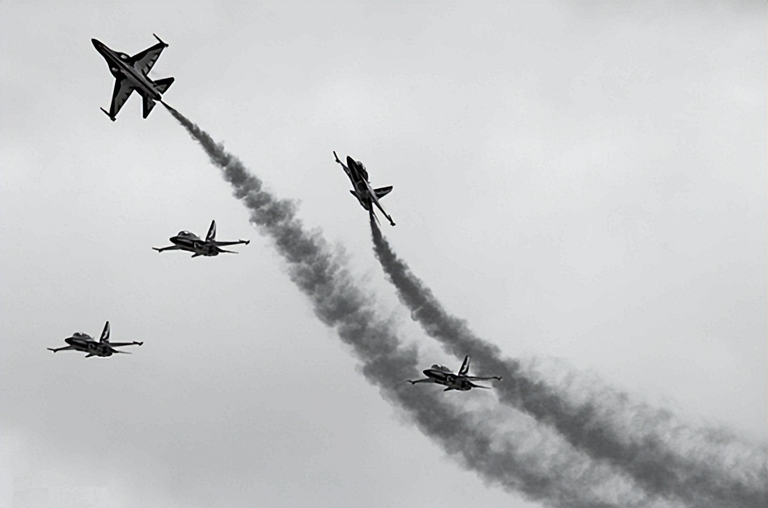 首位牺牲的歼10女飞行员,歼10首位牺牲女飞行员