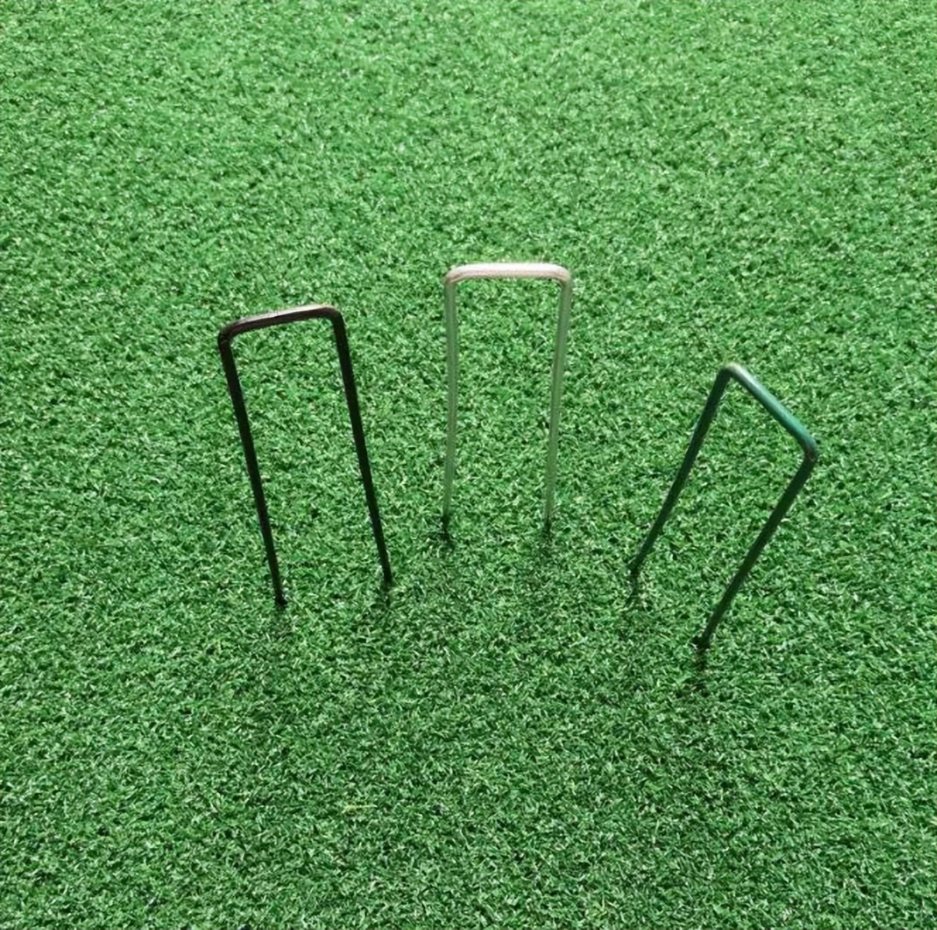 人造草坪怎么固定在瓷砖上,人造草坪地面如何处理