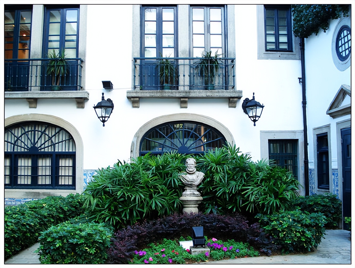 澳门特色景点最有名小吃,澳门的哪些特色景观