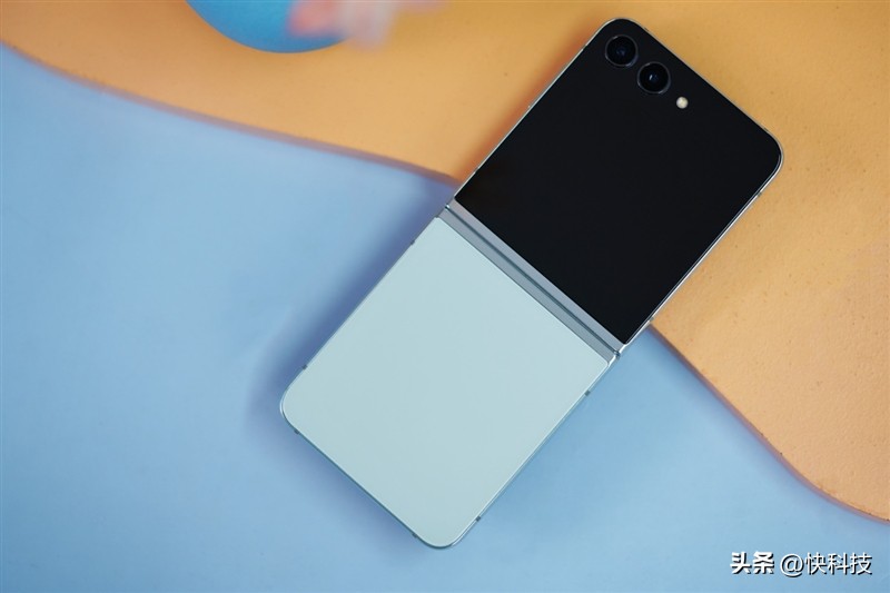 三星galaxyzflip防水测试,三星折叠手机zflip5防水吗