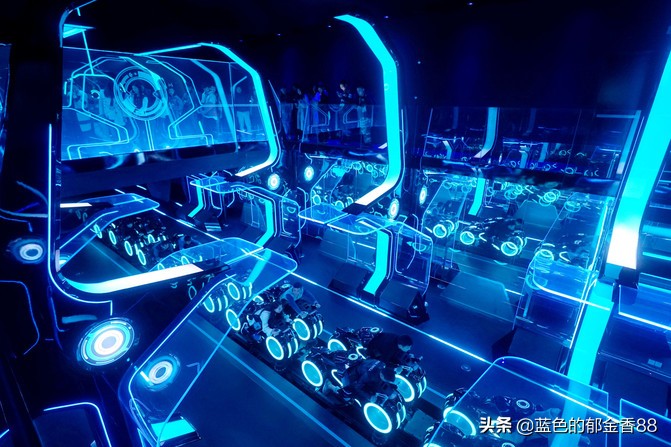 周末白相里的一张床、一群朋友、暴走于迪士尼乐园