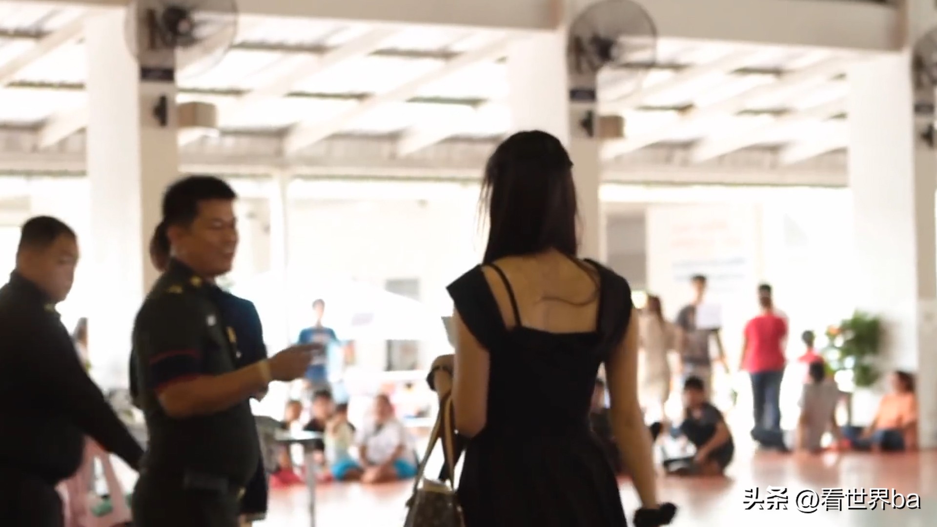 泰国变性皇后参加征兵,泰国皇后服兵役