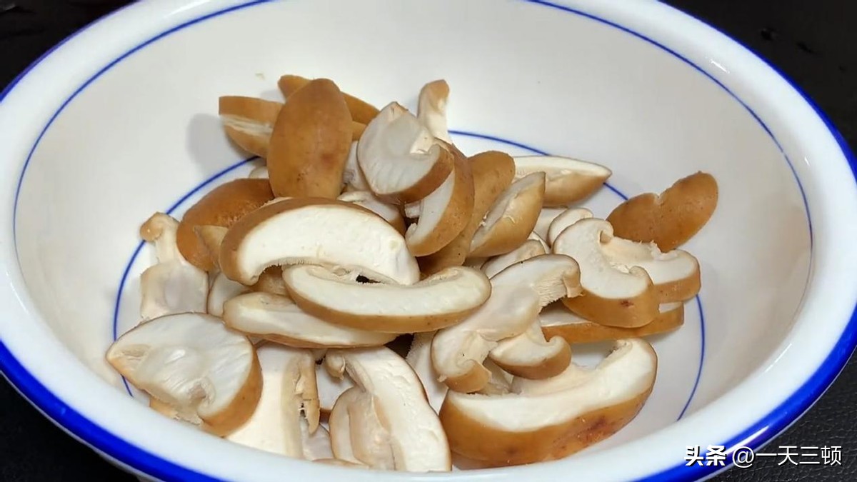 夏天吃哪样菜有助睡眠,失眠睡不好要经常这样吃营养美味