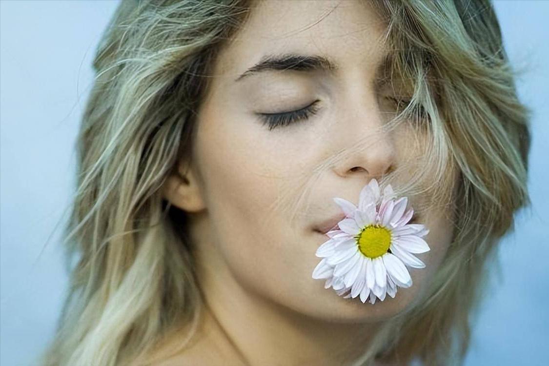 女生隐私部位的毛发变白，别急着除掉，先了解背后的原因！